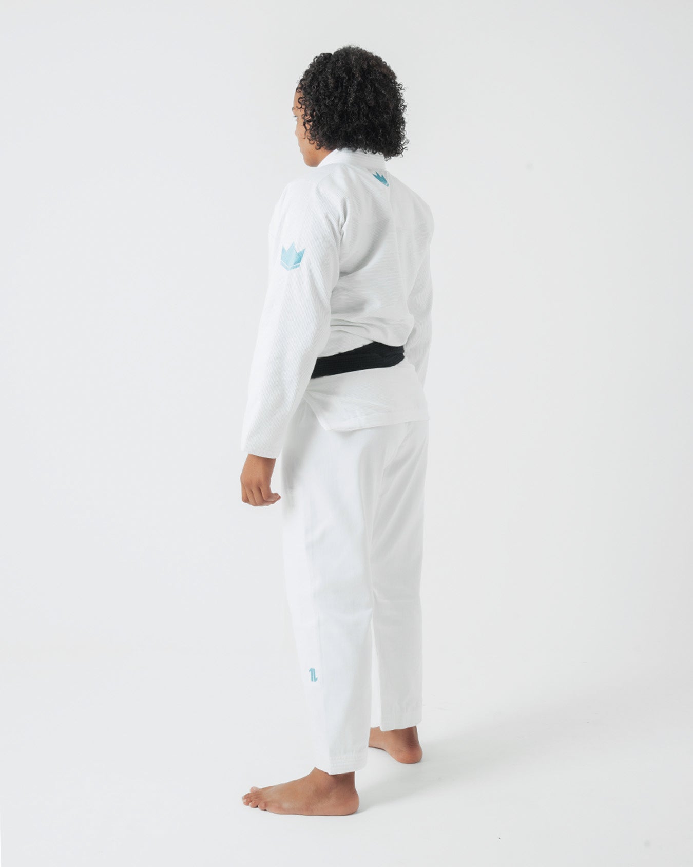 The ONE Womens Jiu Jitsu Gi - Blanc/Bleu Ciel - Ceinture Blanche GRATUITE