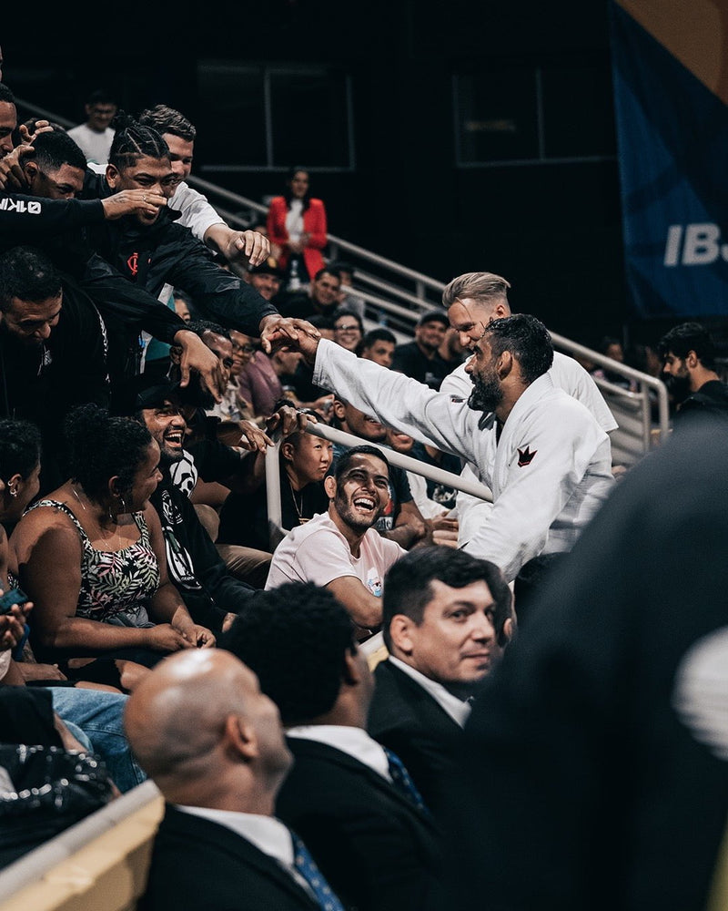 Leandro Lo with fans