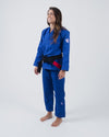 The ONE Womens Jiu Jitsu Gi - Bleu/Lavande - Ceinture blanche GRATUITE